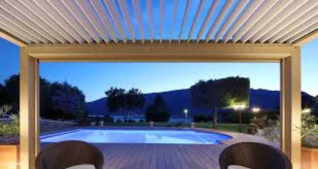 Pergolas bioclimatiques en aluminium : durabilité, entretien et design